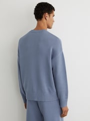 Puderblau - Reiss Kendi Monogram-Embroidered Relaxed Jumper - Bild 5 von 6