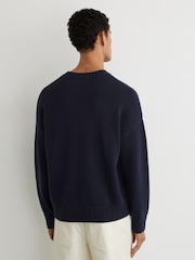 Marineblau - Reiss Kendi Monogram-Embroidered Relaxed Jumper - Bild 5 von 6