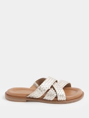 ذهبي - صندل بتوسيد للقدم بأحزمة متقاطعة من Yours Curve - Image 2 of 5