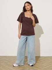 بني - PixieGirl Crochet Neck Flutter Sleeve Top - صورة 2 من 5