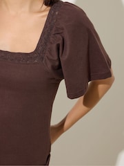 بني - PixieGirl Crochet Neck Flutter Sleeve Top - صورة 4 من 5