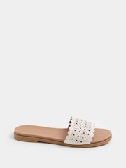 أبيض - صندل حذاء مفتوح من الخلف بتصميم مقطع ومقاس بالغ العرض EEE من Yours Curve - Image 3 of 5