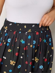 Yours Curve Black Ditsy Border Midaxi Skirt - Image 4 of 5