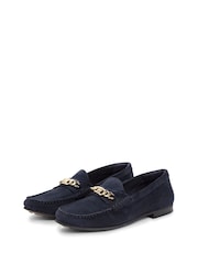 Bleu - Mocassins Tommy Hilfiger Penny en daim avec chaîne - Image 3 de 6