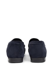Bleu - Mocassins Tommy Hilfiger Penny en daim avec chaîne - Image 4 de 6