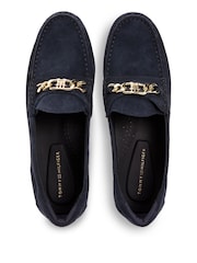 Bleu - Mocassins Tommy Hilfiger Penny en daim avec chaîne - Image 5 de 6