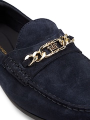 Bleu - Mocassins Tommy Hilfiger Penny en daim avec chaîne - Image 6 de 6