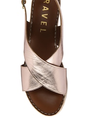 Gold - Ravel überkreuzte Ledersandalen mit Keilabsatz - Bild 4 von 4