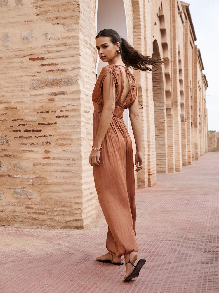 Lipsy Rust Brown V-Neck Sleevless Balloon Trousers Jumpsuit - Image 4 of 4 Lipsy Rust Brown V-Neck Sleevless Balloon Trousers Jumpsuit - Image 4 of 4