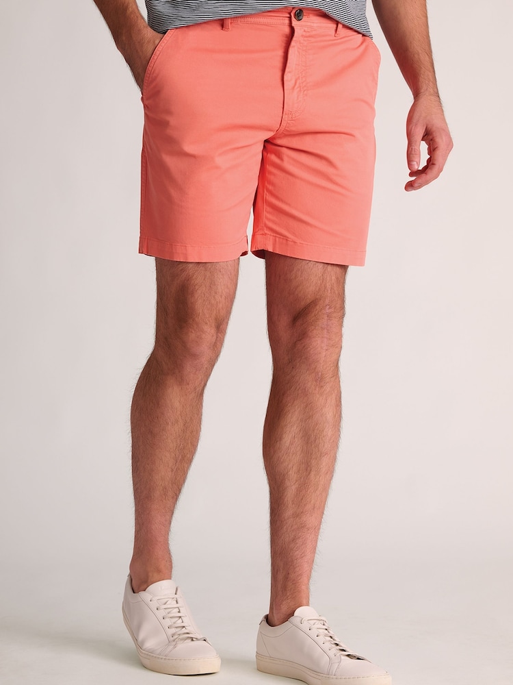 برتقالي - Brook Taverner Garment Dyed Stretch Cotton Shorts - صورة 1 من 4
