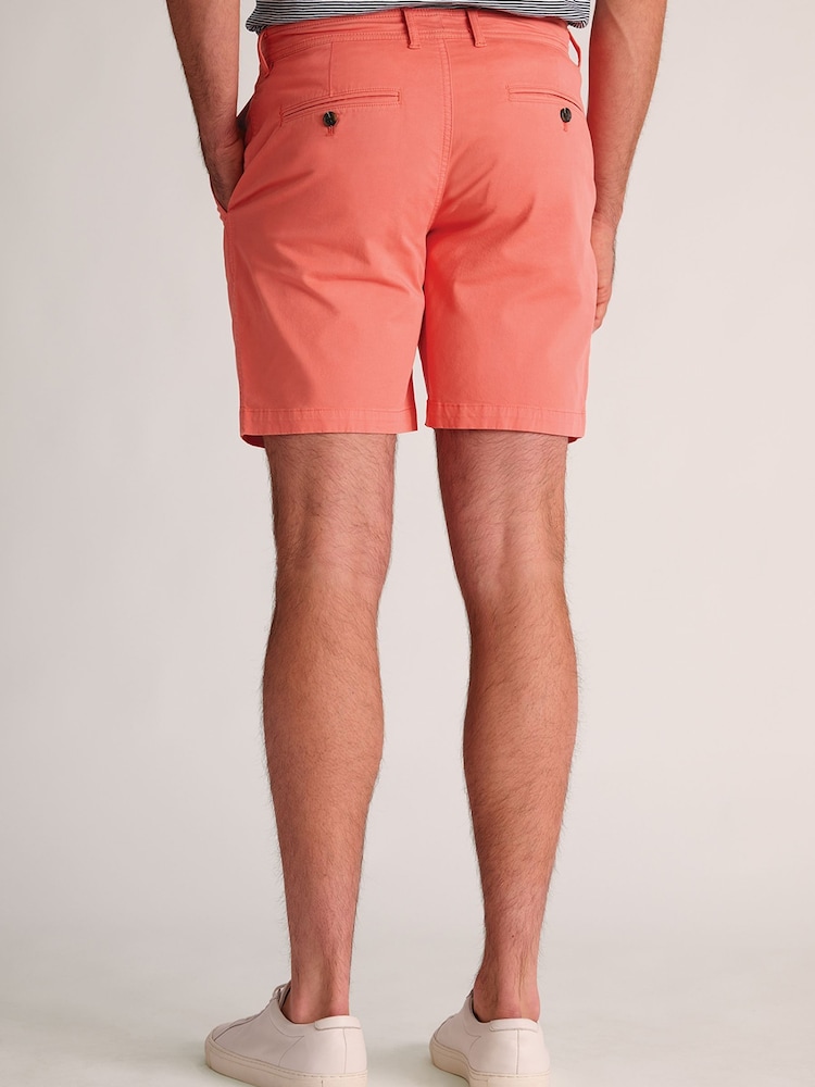 برتقالي - Brook Taverner Garment Dyed Stretch Cotton Shorts - صورة 2 من 4