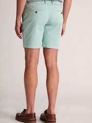أخضر - Brook Taverner Garment Dyed Stretch Cotton Shorts - صورة 2 من 4