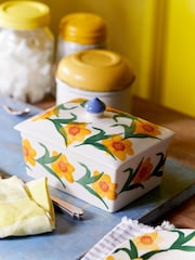 Emma Bridgewater Cream Small Windblown Daffodils Butter Dish - Image 1 of 5