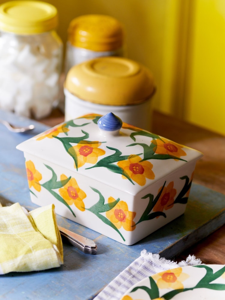 Emma Bridgewater Cream Small Windblown Daffodils Butter Dish - Image 1 of 5