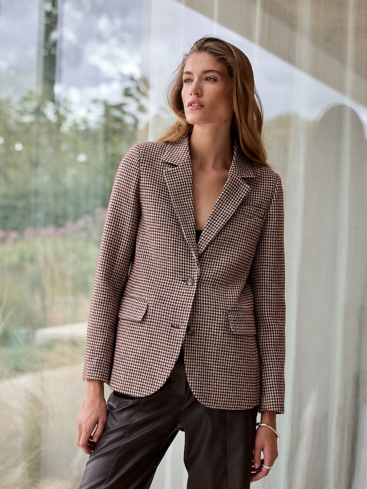 Burgundy Dogtooth Single Breasted Blazer With Wool - Image 2 of 5 Burgundy Dogtooth Single Breasted Blazer With Wool - Image 2 of 5