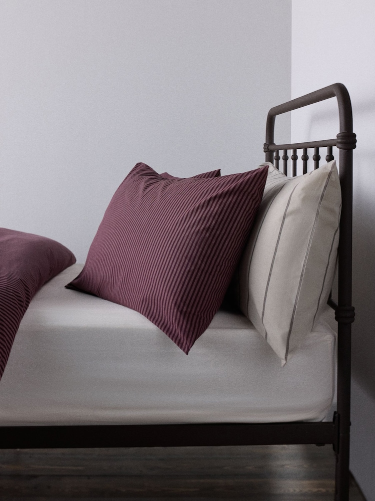 The Set 8 Piece Burgundy Stripe Duvet Cover and Pillowcase Set with Fitted Sheets - Image 2 of 4
