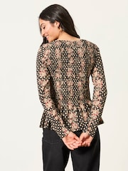 Black Linear Sketch - FatFace Shirred Peplum Top - Obraz 2 z 6