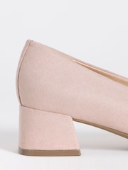 JD Williams Bajo Block Heel Court Shoes - Imagen 4 de 4