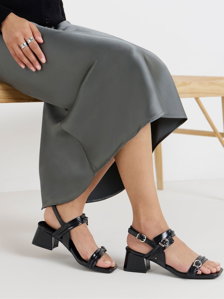 أسود - صنادل بحزام مزدوج بإبزيم من JD Williams - صورة 1 من 4