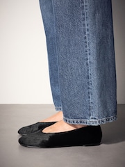 Czarny - Forever Comfort® Swung Toe Ballet Flats - Obraz 4 z 9