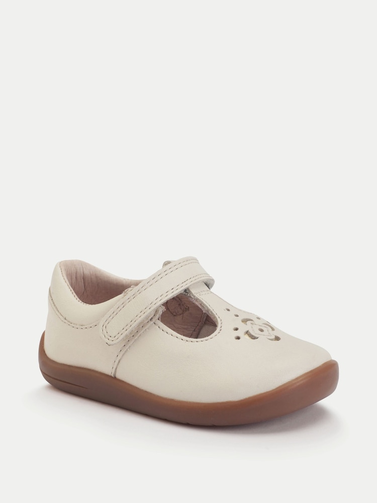 שמנת - Start-Rite Cream Eternal Leather T-Bar Toddler Shoes With Decorative Punching - תמונה 2 מתוך 5