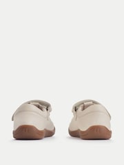 שמנת - Start-Rite Cream Eternal Leather T-Bar Toddler Shoes With Decorative Punching - תמונה 3 מתוך 5