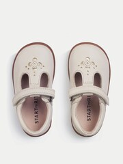 שמנת - Start-Rite Cream Eternal Leather T-Bar Toddler Shoes With Decorative Punching - תמונה 4 מתוך 5