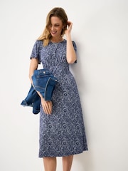 أزرق - فستان Jenna من قماش جيرسي بأكمام متطايرة من Crew Clothing - Image 1 of 5