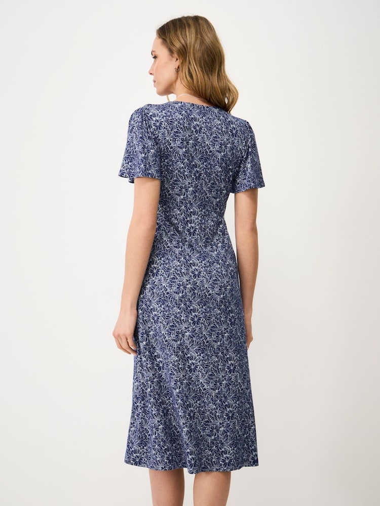 أزرق - فستان Jenna من قماش جيرسي بأكمام متطايرة من Crew Clothing - Image 2 of 5