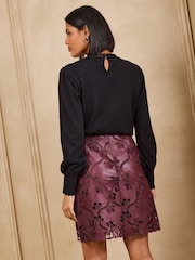 Burdundy Red - Love & Roses Faux Leather Cutwork Mini Skirt - სურათი 4 5-დან