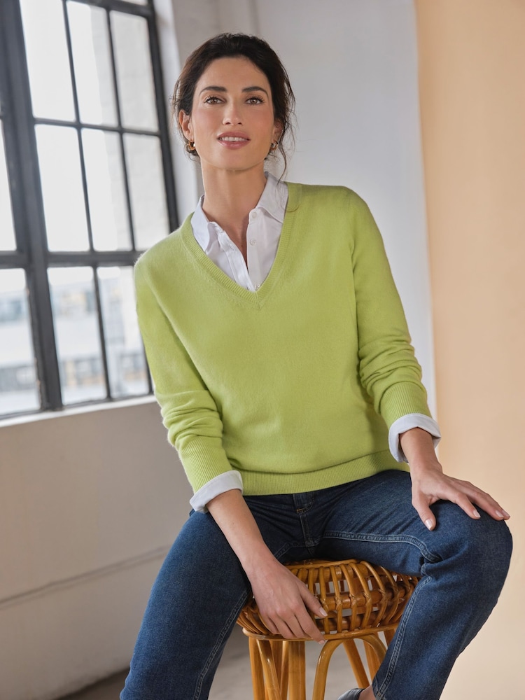 Pure Collection Green Cashmere V-Neck Jumper - Image 1 of 3