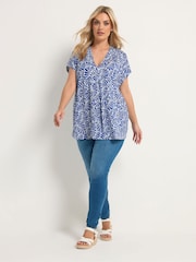 Κοντομάνικο μπλουζάκι Yours Curve με πλισέ κρεπ και σχέδιο Grow On Sleeve - Εικόνα 2 από 5