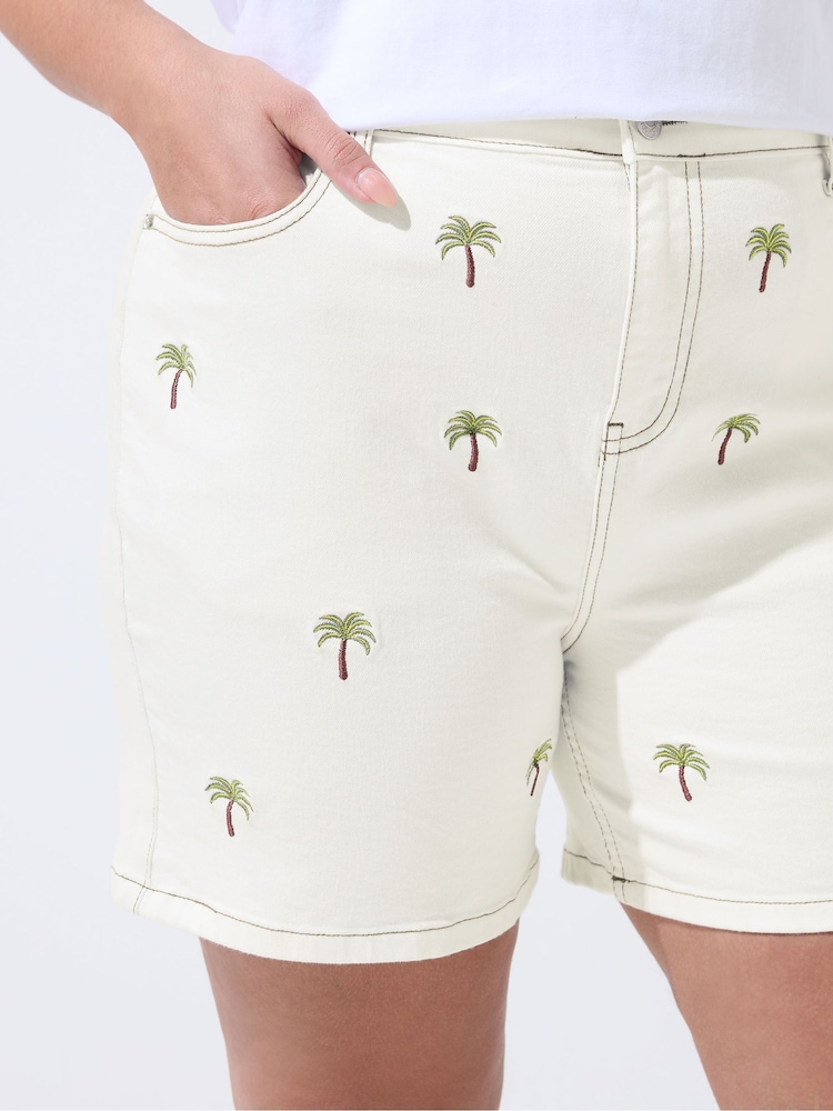 Yours Curve Limited Broderte Denimshorts - Bilde 4 av 4