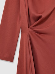 Orange rouillé - Robe courte drapée à manches longues Bethany de Reiss - Image 6 sur 6