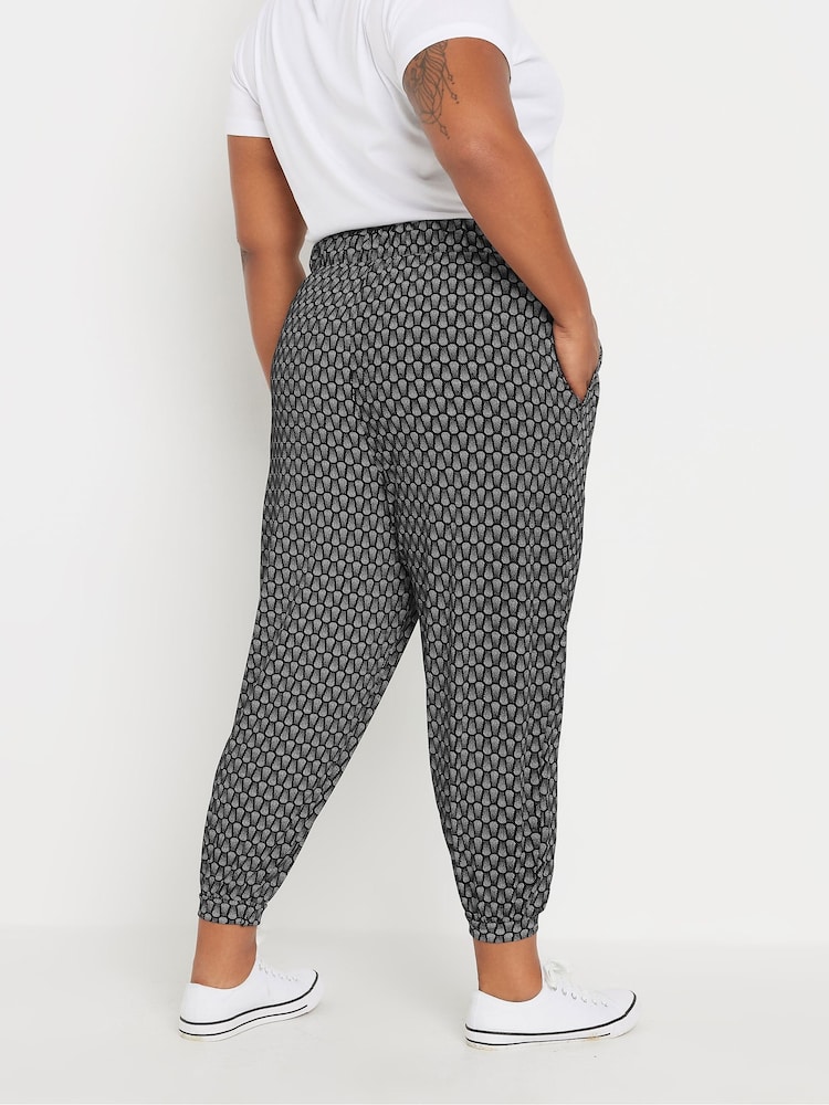 Yours Curve Abstrakte Cropped Harems-Jogginghosen - Bild 2 von 5