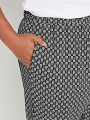 Yours Curve Abstrakte Cropped Harems-Jogginghosen - Bild 4 von 5