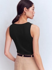 Boden גופייה במרקם רך למגע בעיטור תחרה, דגם Flora - תמונה 3 מתוך 5