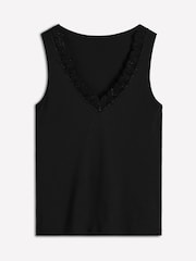 Boden גופייה במרקם רך למגע בעיטור תחרה, דגם Flora - תמונה 5 מתוך 5