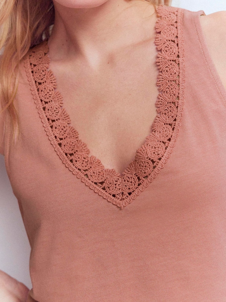 Boden Flora Lace Trim Supersoft Vest - Slika 2 od 5