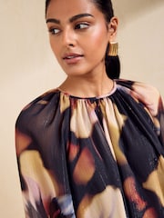 Czarny z motywem kwiatowym - Friends Like These Long Sleeve Chiffon Floaty Blouse - Obraz 2 z 6