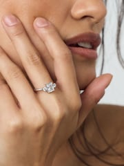 Sterling Silver Rectangular Cubic Zirconia Ring - Image 2 of 3
