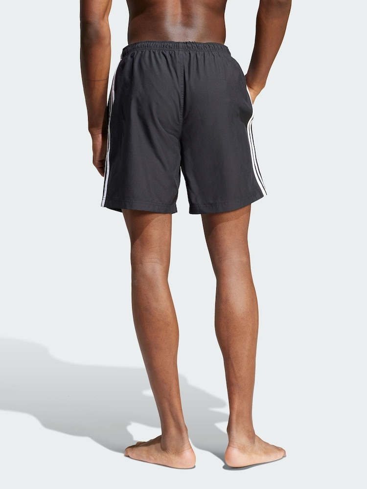 adidas originals מכנסי שחייה קצרים באורך 8 אינצ'ים בעיטור 3 פסים, סדרת Adicolour - תמונה 2 מתוך 5