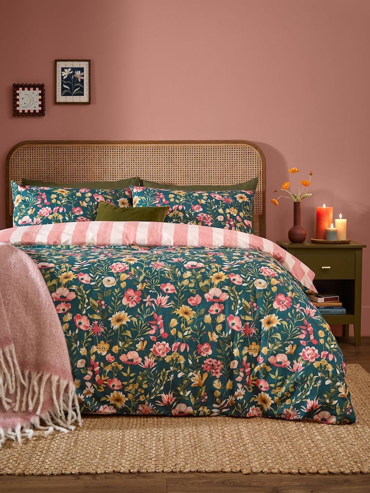 طقم غطاء لحاف وغطاء وسادة بنقشة زهور Nightblossom من Furn - Image 1 of 3