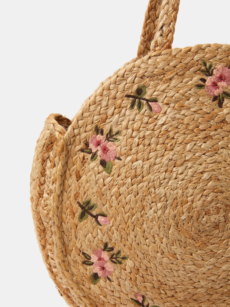 حقيبة شاطئ دائرية مطرزة بنقشة زهور من Accessorize - Image 2 of 3