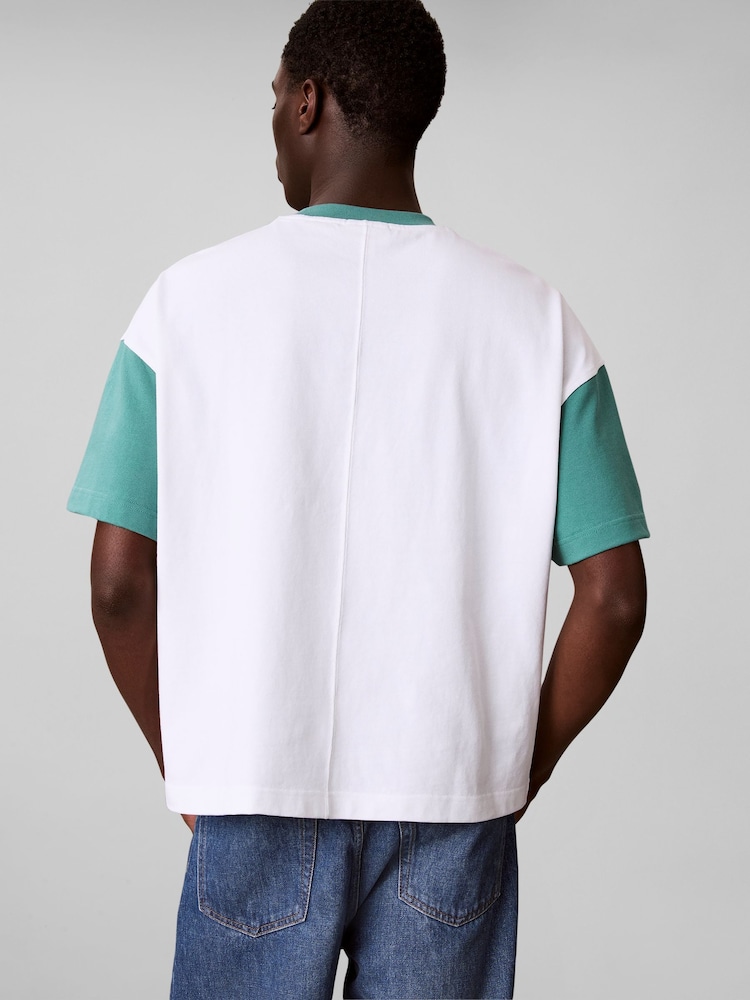 Calvin Klein T-Shirt mit lässigem College-Logo - Bild 2 von 5