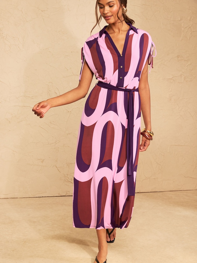 Rosa mit geometrischem Muster - Love & Roses Jersey Ruched Shoulder Belted Midi Dress - Bild 2 von 5 Rosa mit geometrischem Muster - Love & Roses Jersey Ruched Shoulder Belted Midi Dress - Bild 2 von 5