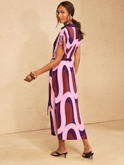 Rosa mit geometrischem Muster - Love & Roses Jersey Ruched Shoulder Belted Midi Dress - Bild 3 von 5