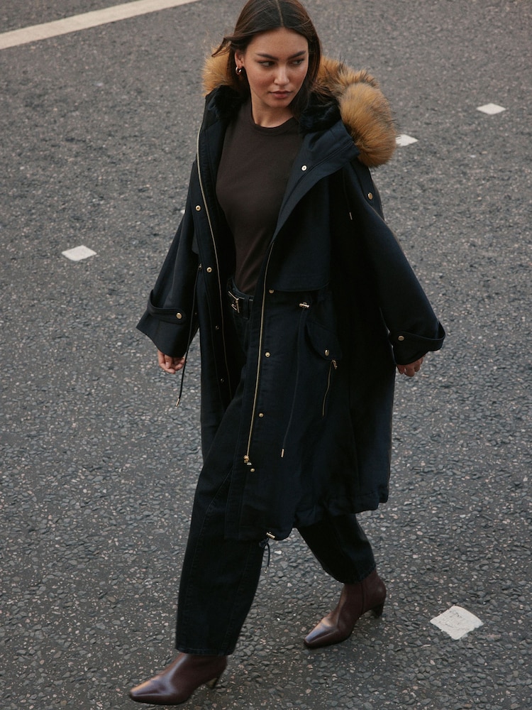 Melns - Shower Resistant Longline Padded Parka Coat with Faux-Fur Hood - Attēls 2 no 9 Melns - Shower Resistant Longline Padded Parka Coat with Faux-Fur Hood - Attēls 2 no 9