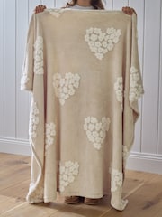 Natural Floral Hearts Fleece Throw - Image 4 of 7