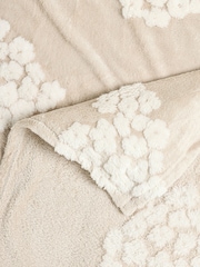 Natural Floral Hearts Fleece Throw - Image 7 of 7